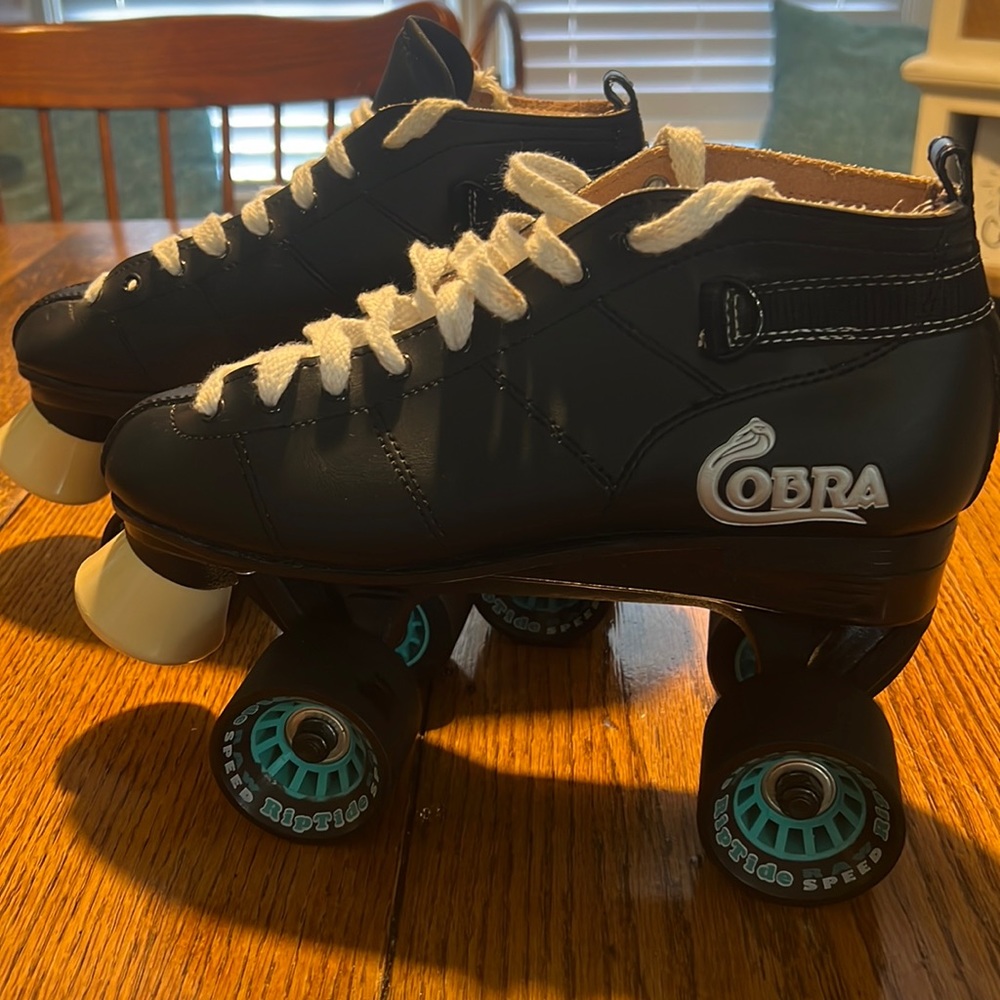 COBRA ROLLER DERBY SKATES 7